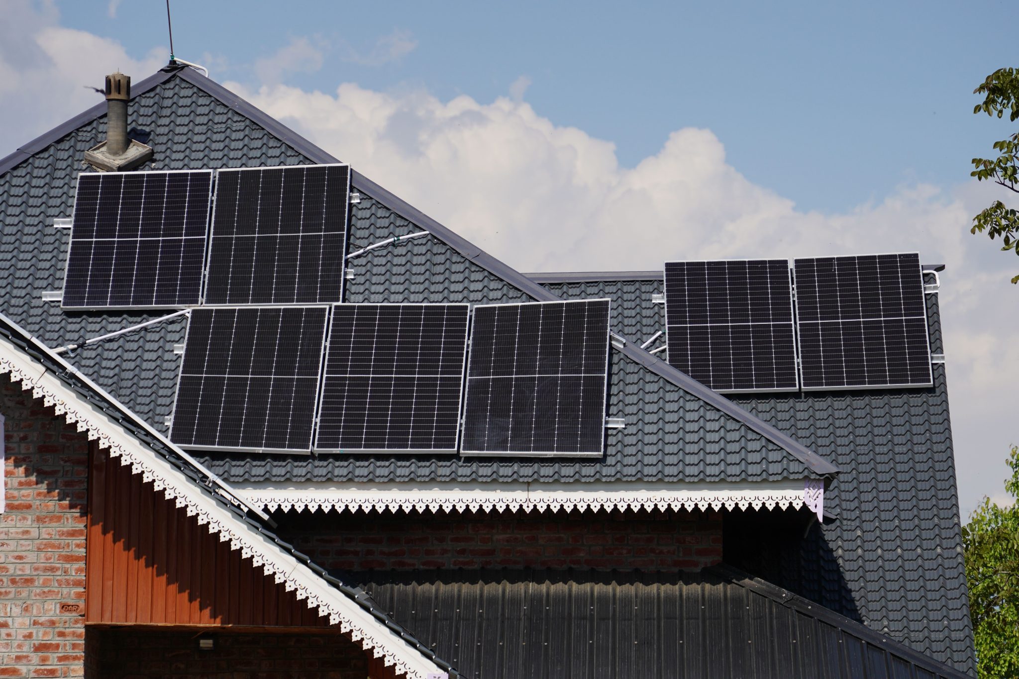 How Melbourne EVs Slash Household Carbon Footprints with Solar Pairing